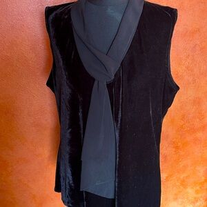 Tommy hilfiger black velvet sleeveless top w tie.